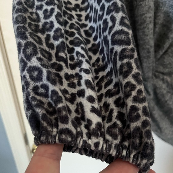 Daytrip Heather Gray Knit Top - Picture 2 of 3